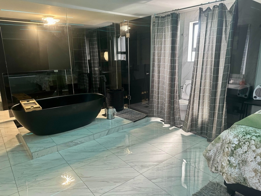To Let 4 Bedroom Property for Rent in Table View Western Cape